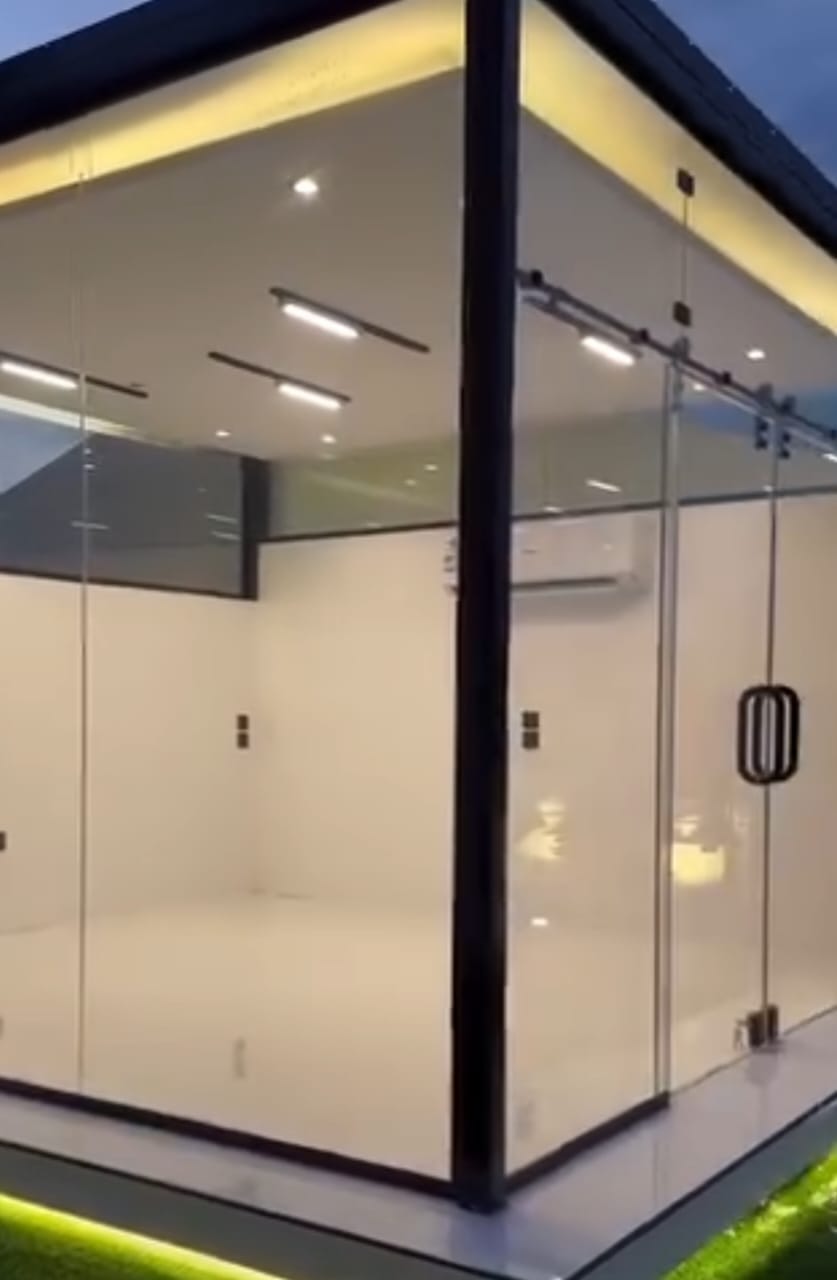 غرف زجاجية مودرن